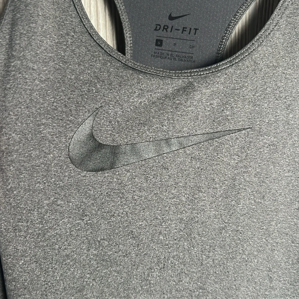 NIKE Dri Fit Grey Fitness Tank Top. Size small